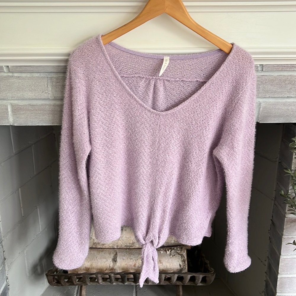 Mia and Tess soft light sweater in lilac. Size Large